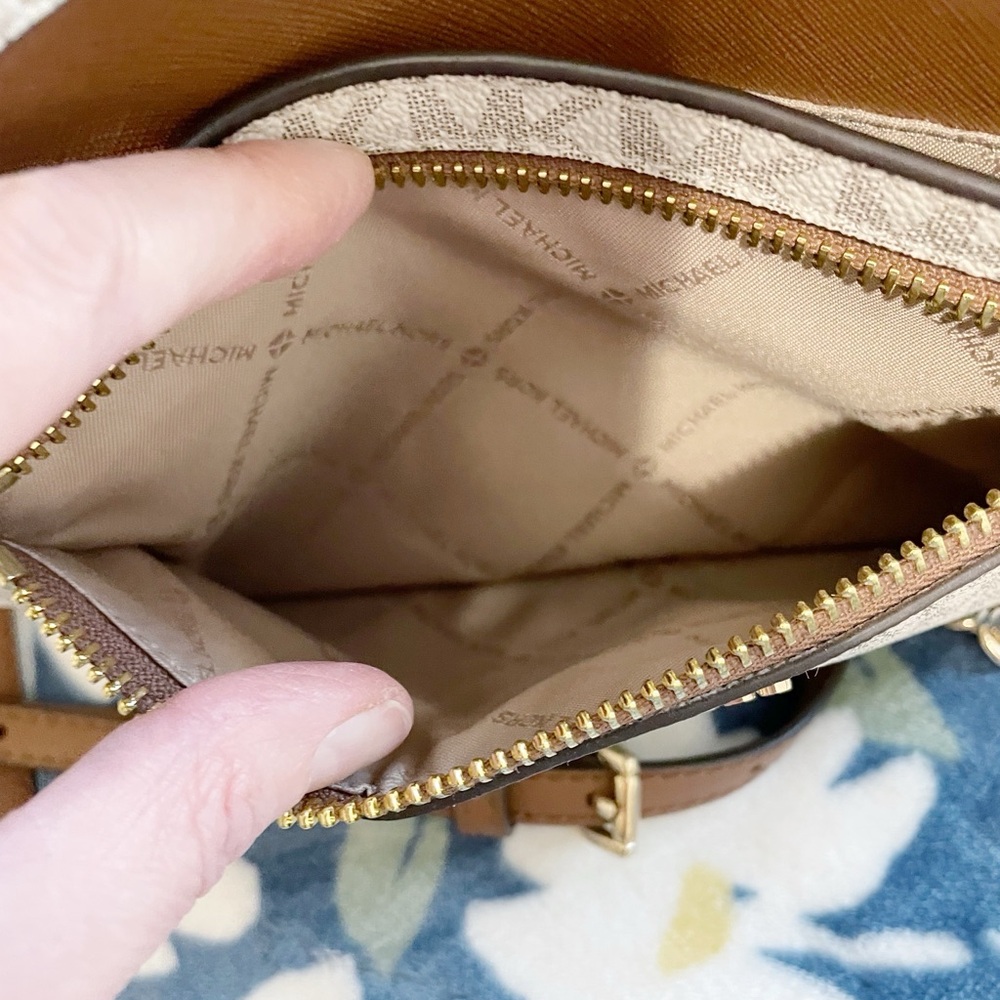 Michael Kors Jet Set Brown/Vanilla Logo Crossbody Bag - Picture 9 of 14